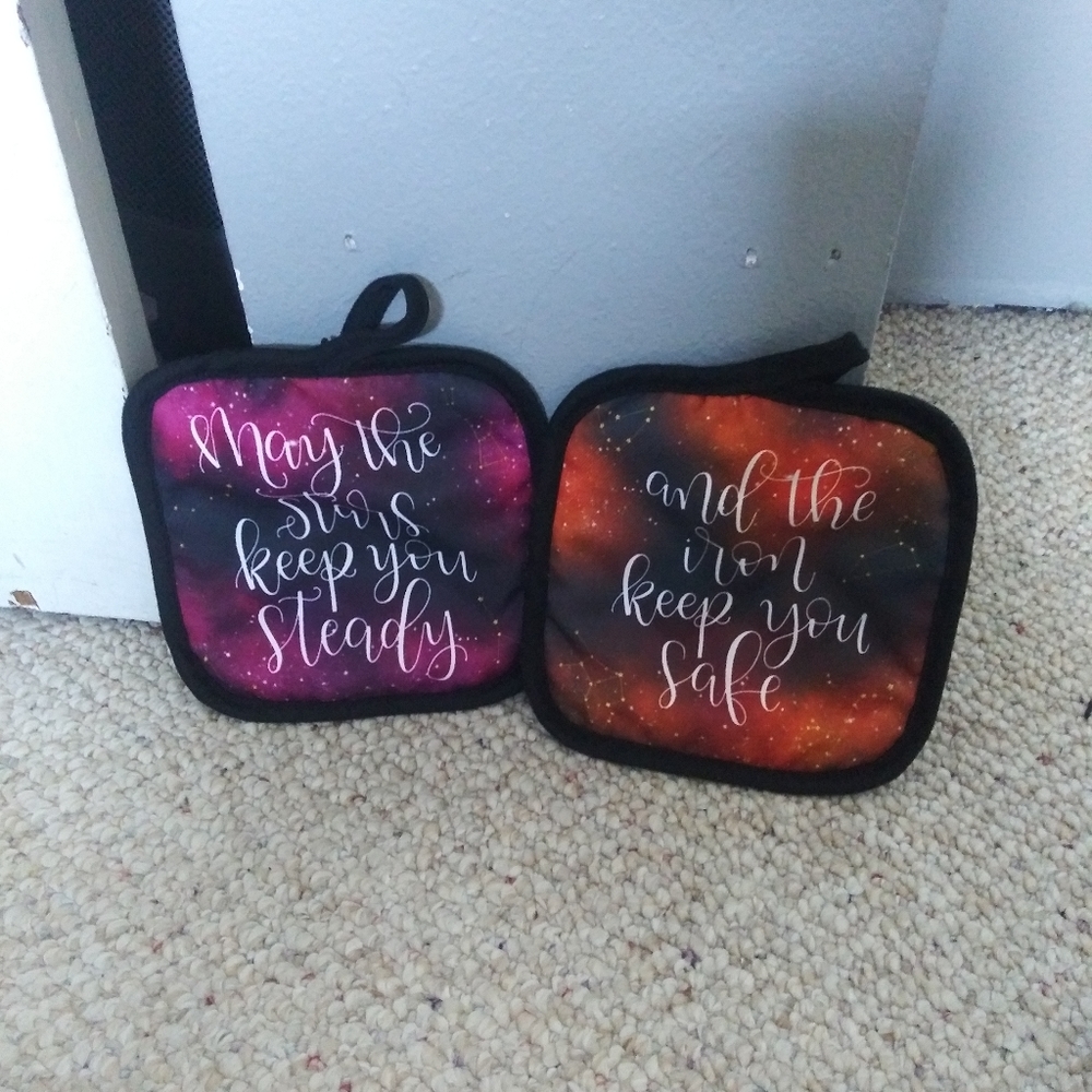 Owlcrate Iron Heart Pot Holders
